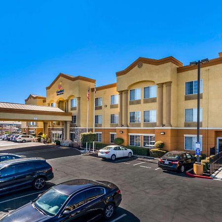 Comfort Inn & Suites Sacramento - University Area Exterior foto